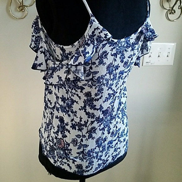 Very pretty, like new off shoulder top, XS - Picture 4 of 8